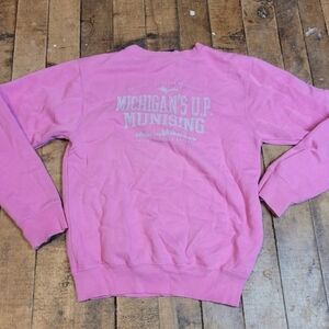 Michigans U.P. Munising Pink Crew Neck Sweatshirt Small
